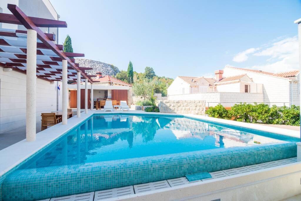 Modern Villa With Swimming Pool - Penthouse ドゥブロブニク エクステリア 写真