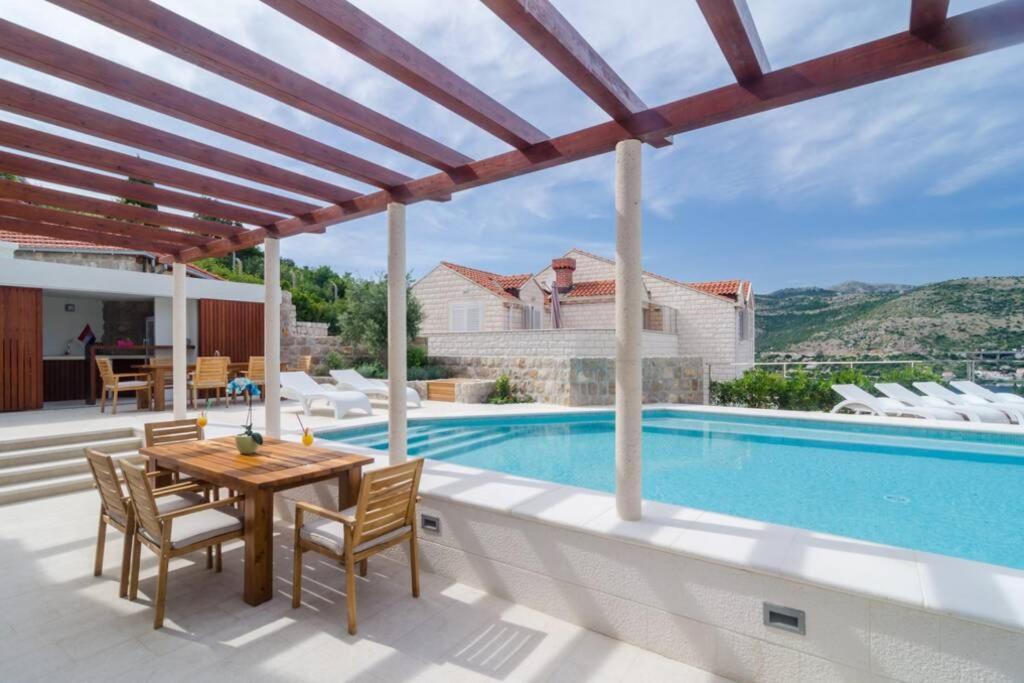 Modern Villa With Swimming Pool - Penthouse ドゥブロブニク エクステリア 写真